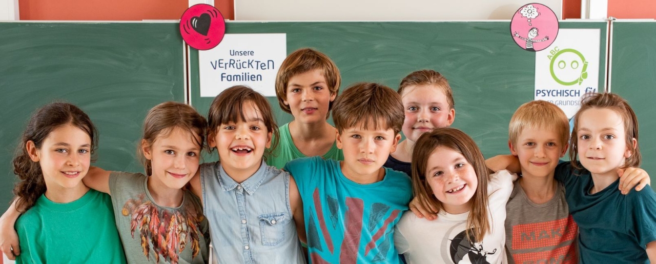 Header Präventionsprogramm »Psychisch fit in der Grundschule: Unsere ›verrückten‹ Familien!« von Irrsinnig Menschlich e.V.